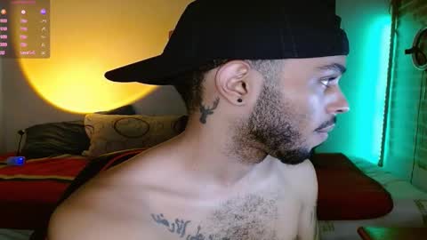 Snapshot of colinlatinbrown chatting on January 7, 10:52 pm IG online show from January 7, 10:52 pm
