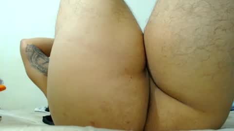 Snapshot of colombian_monster_cock chatting on February 20, 3:45 am camilo online show from February 20, 3:45 am