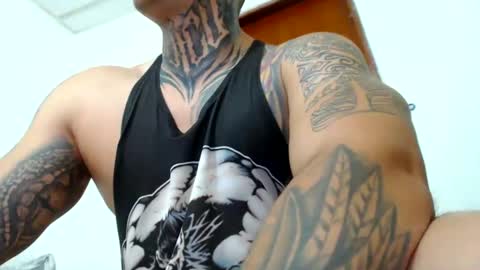Snapshot of colombian_monster_cock chatting on December 17, 11:16 pm camilo online show from December 17, 11:16 pm