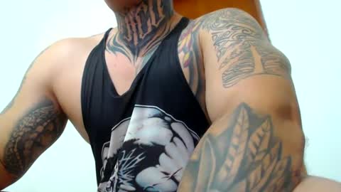 Snapshot of colombian_monster_cock chatting on February 6, 4:21 am camilo online show from February 6, 4:21 am