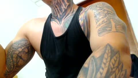 Snapshot of colombian_monster_cock chatting on February 2, 8:19 pm camilo online show from February 2, 8:19 pm