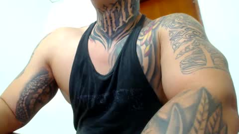 Snapshot of colombian_monster_cock chatting on February 12, 5:05 am camilo online show from February 12, 5:05 am