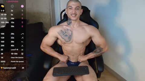 Snapshot of colombianmuscle8 chatting on October 10, 3:00 am colombianmuscle8 online show from October 10, 3:00 am