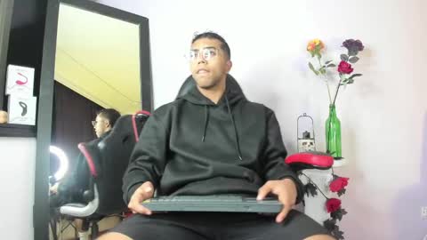 Snapshot of colstorw_ chatting on October 6, 10:31 am colstorw_ online show from October 6, 10:31 am