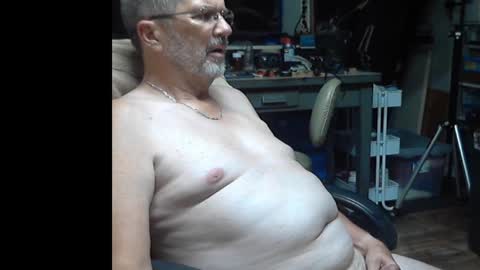 Snapshot of constantbater57 chatting on October 2, 3:43 am conastantbater57 online show from October 2, 3:43 am