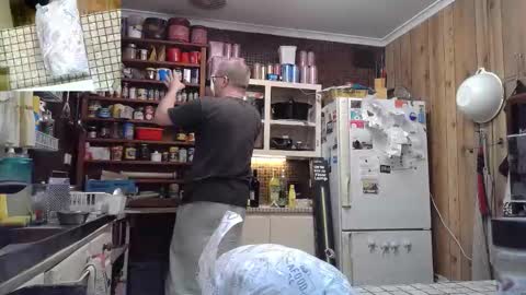 Snapshot of cookieliquor chatting on September 19, 12:35 am Cookie - I do cooking streams occasionally. Next stream online show from September 19, 12:35 am