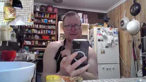Snapshot of cookieliquor chatting on September 22, 9:36 pm Cookie - I do cooking streams occasionally. Next stream online show from September 22, 9:36 pm