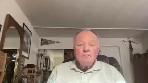 Snapshot of cookoosnest chatting on October 18, 4:39 am cookoosnest online show from October 18, 4:39 am