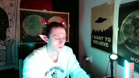 Snapshot of cosmonudes chatting on December 30, 9:19 pm Barry online show from December 30, 9:19 pm