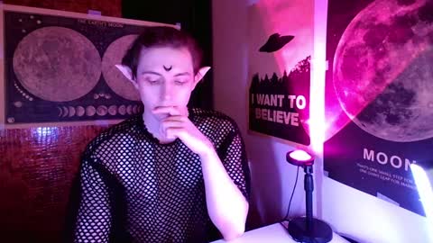 Snapshot of cosmonudes chatting on December 21, 4:25 pm Barry online show from December 21, 4:25 pm