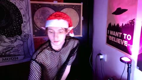 Snapshot of cosmonudes chatting on December 24, 9:00 pm Barry online show from December 24, 9:00 pm