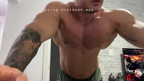 couplemuscle40 online show from March 26, 2:15 am