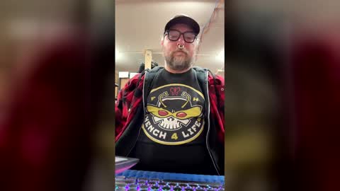 Crafty Uncle John online show from January 31, 10:52 pm