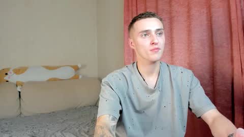 Snapshot of crazybottom99 chatting on October 28, 6:21 pm Alex online show from October 28, 6:21 pm