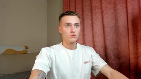 Snapshot of crazybottom99 chatting on October 30, 6:31 pm Alex online show from October 30, 6:31 pm