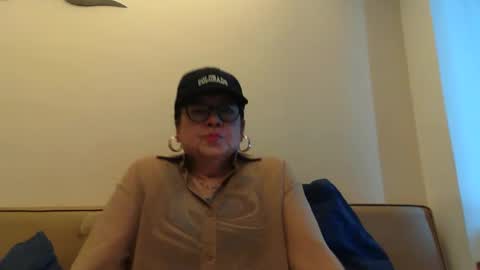 Kelly   online show from April 28, 9:03 am