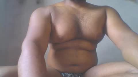 crazzy_booy online show from May 18, 3:35 am