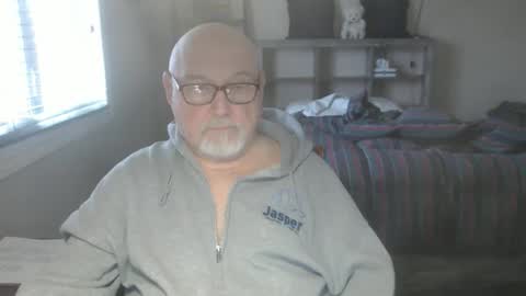 Creamormilk online show from February 1, 1:32 pm