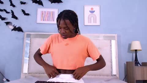 CriisBrown  online show from November 12, 3:18 pm