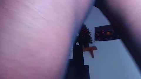 Snapshot of criss__tom chatting on December 6, 2:24 am Cristopher online show from December 6, 2:24 am