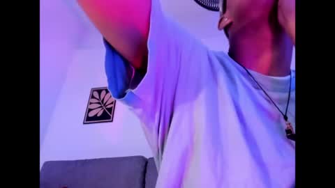 criss_zuri online show from May 2, 1:47 pm