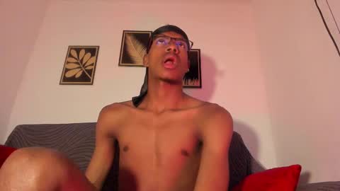 criss_zuri online show from March 16, 1:04 pm