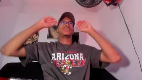 criss_zuri online show from May 18, 1:39 pm