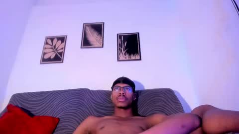 criss_zuri online show from May 7, 2:28 pm