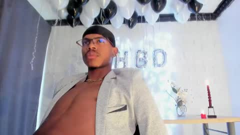 criss_zuri online show from April 25, 2:25 pm