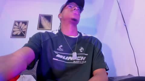 criss_zuri online show from April 21, 11:49 am