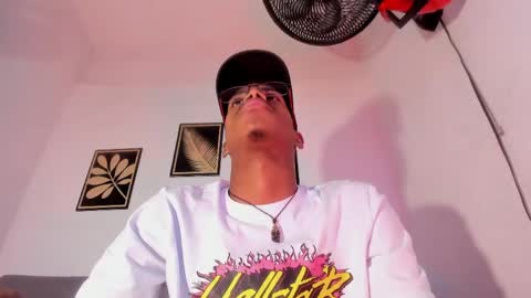 criss_zuri online show from April 23, 12:10 pm