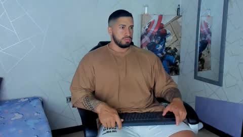 Snapshot of cristian_walker chatting on February 11, 12:05 pm cristian walker online show from February 11, 12:05 pm