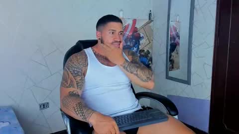 Snapshot of cristian_walker chatting on January 31, 1:11 am cristian walker online show from January 31, 1:11 am