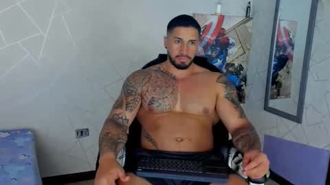 Snapshot of cristian_walker chatting on February 19, 7:27 pm cristian walker online show from February 19, 7:27 pm