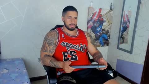 Snapshot of cristian_walker chatting on February 7, 12:39 pm cristian walker online show from February 7, 12:39 pm
