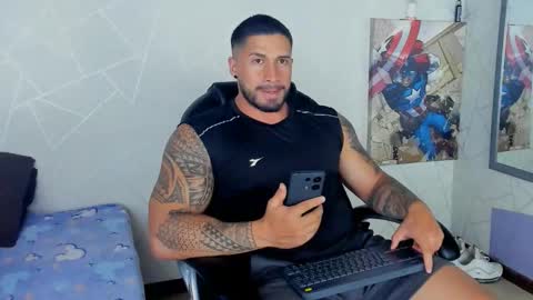 Snapshot of cristian_walker chatting on February 18, 9:42 pm cristian walker online show from February 18, 9:42 pm