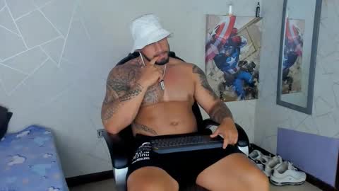 Snapshot of cristian_walker chatting on February 14, 11:54 pm cristian walker online show from February 14, 11:54 pm