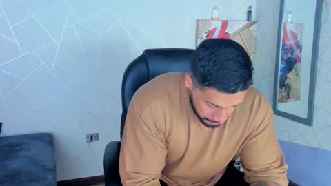 Snapshot of cristian_walker chatting on January 20, 10:29 am cristian walker online show from January 20, 10:29 am
