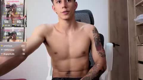 cristopher23  online show from October 19, 7:06 pm