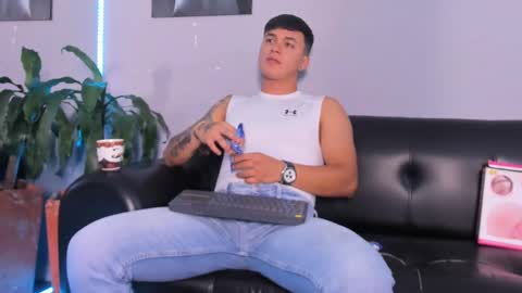 Snapshot of cristopher_strong chatting on February 27, 1:49 pm Cristopher online show from February 27, 1:49 pm