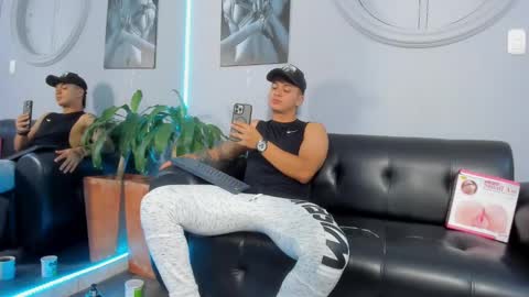 Snapshot of cristopher_strong chatting on February 4, 12:33 pm Cristopher online show from February 4, 12:33 pm