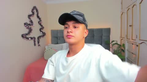 Snapshot of cristopher_strong chatting on January 7, 12:37 pm Cristopher online show from January 7, 12:37 pm