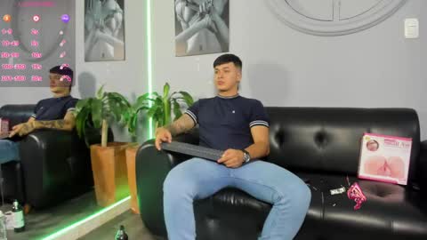 Snapshot of cristopher_strong chatting on January 27, 12:37 pm Cristopher online show from January 27, 12:37 pm