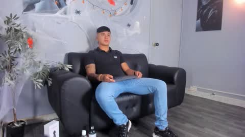 Snapshot of cristopher_strong chatting on October 4, 11:04 am Cristopher online show from October 4, 11:04 am
