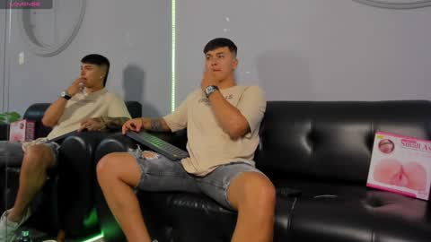 Snapshot of cristopher_strong chatting on January 13, 12:35 pm Cristopher online show from January 13, 12:35 pm