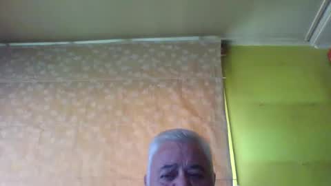 Snapshot of crmperez chatting on December 27, 6:20 pm crmperez online show from December 27, 6:20 pm