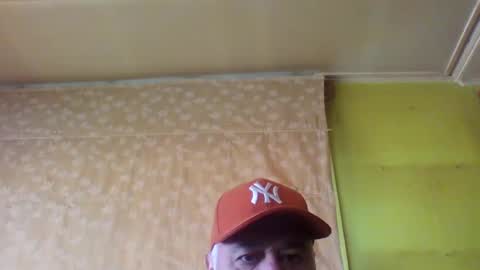 Snapshot of crmperez chatting on December 25, 8:28 pm crmperez online show from December 25, 8:28 pm