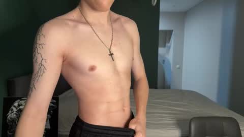 cronck52 online show from December 4, 7:43 pm