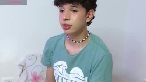 Snapshot of cuddly_twinkie chatting on September 29, 10:27 pm Cuddly online show from September 29, 10:27 pm