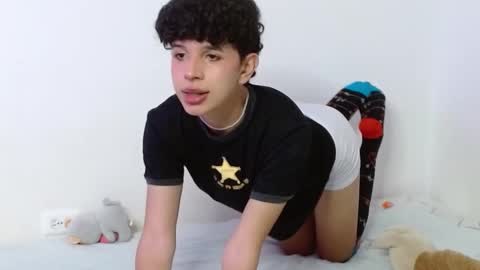 Snapshot of cuddly_twinkie chatting on September 25, 9:57 pm Cuddly online show from September 25, 9:57 pm